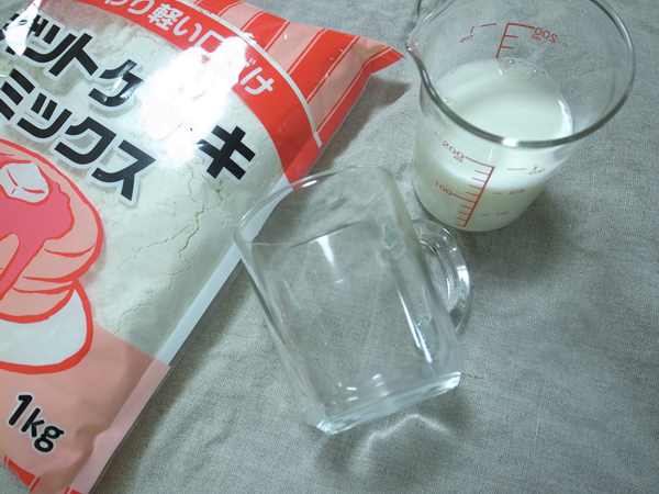牛乳と業務スーパーのホットケーキミックス