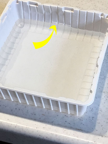 業務スーパーの冷麺が入っているプラスチック容器