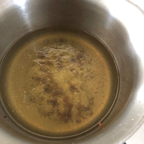 鍋の中で固まった油