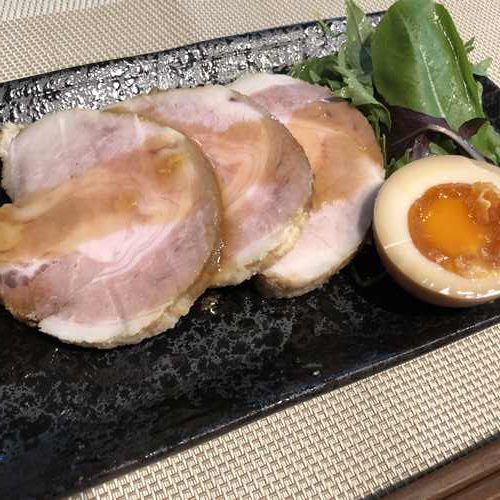 煮卵と業務スーパーのチャーシュー用豚肉で作った煮豚