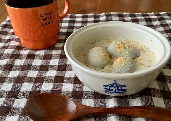 業務スーパーのごまだれ餅入り豆乳おしるこ