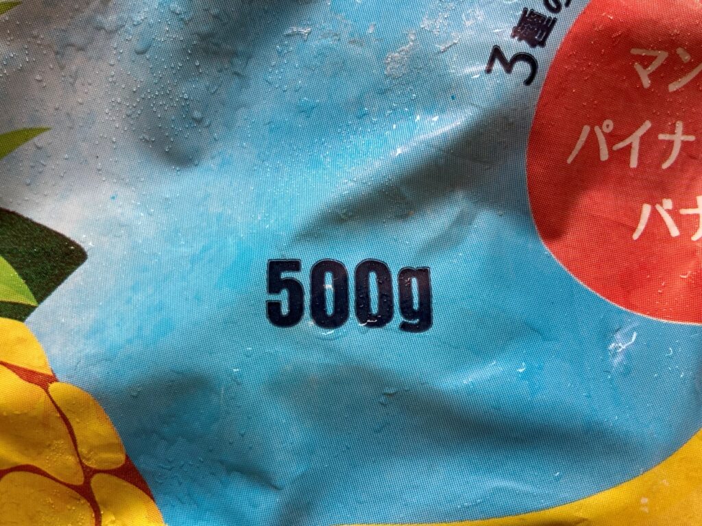業務スーパーの冷凍トロピカルミックスのパッケージに記載されてる内容量500g表記