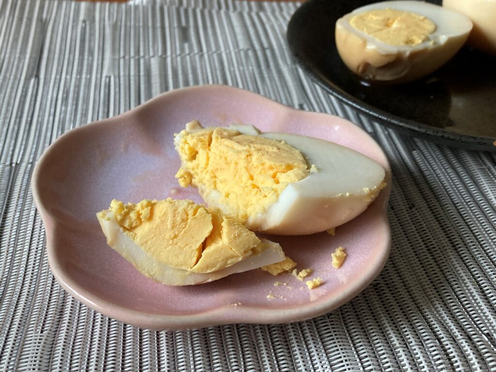 照り焼き風味の味付け卵の断面