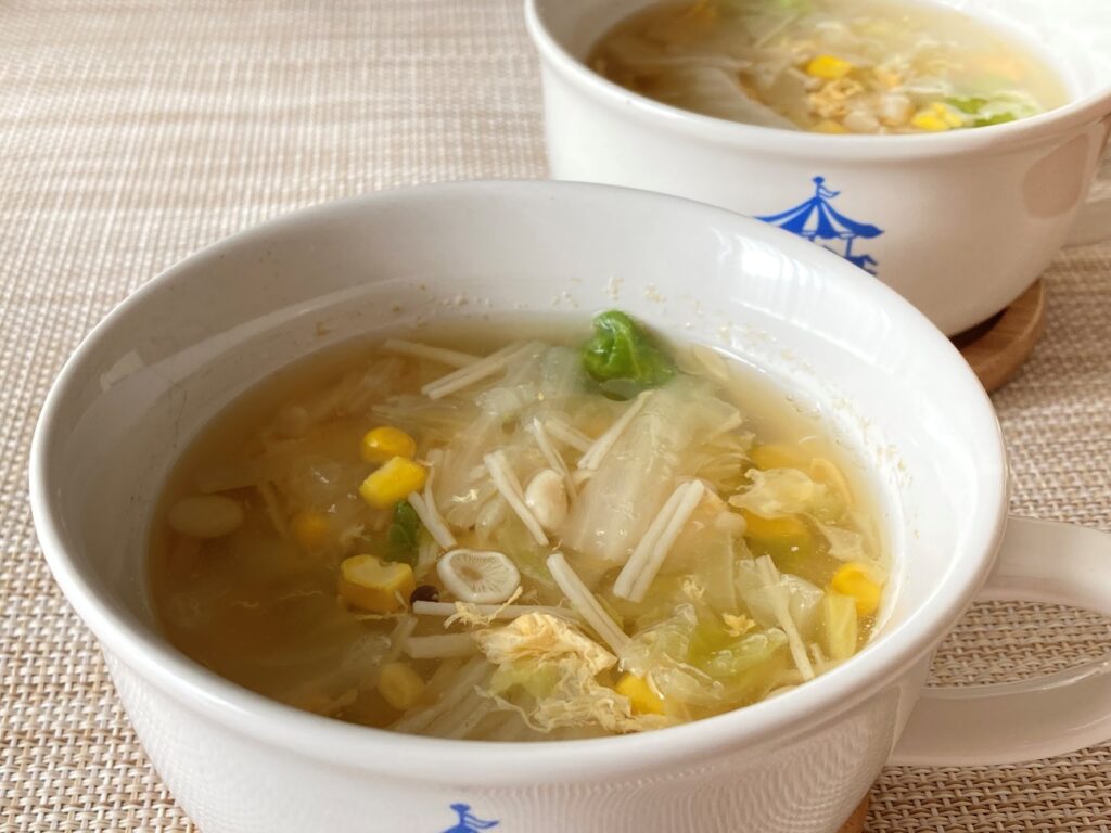 完成した業務スーパーの冷凍白菜で作った中華スープ