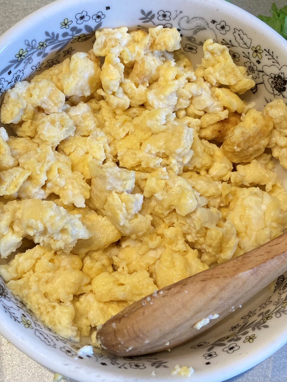 炒り卵を作る