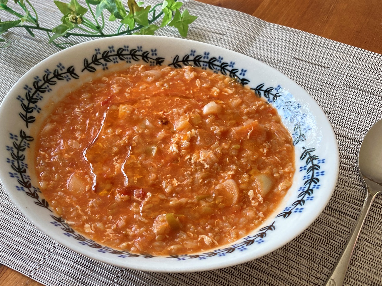 完成した業務スーパーの玄米トマトリゾットで作ったトマトの中華粥