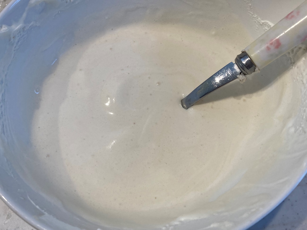キャラメルを溶かした牛乳とホイップクリームを混ぜたところ