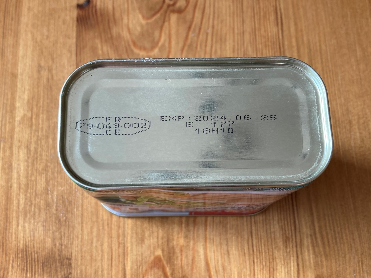 業務スーパーのポークランチョンミートの缶底に記載されている賞味期限