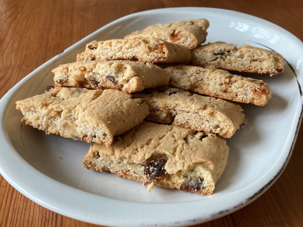 業務スーパーのレーズン&アップルシナモンクッキーはフルーティな味わいが美味しい♪ 業スーおすすめブログ