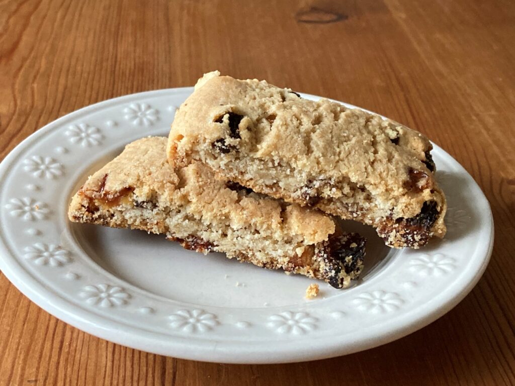 業務スーパーのレーズン&アップルシナモンクッキーはフルーティな味わいが美味しい♪ 業スーおすすめブログ