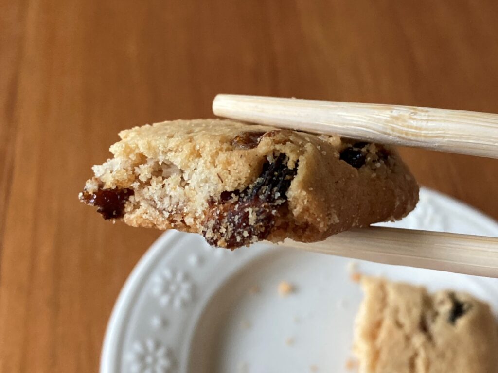 業務スーパーのレーズン&アップルシナモンクッキーはフルーティな味わいが美味しい♪ 業スーおすすめブログ