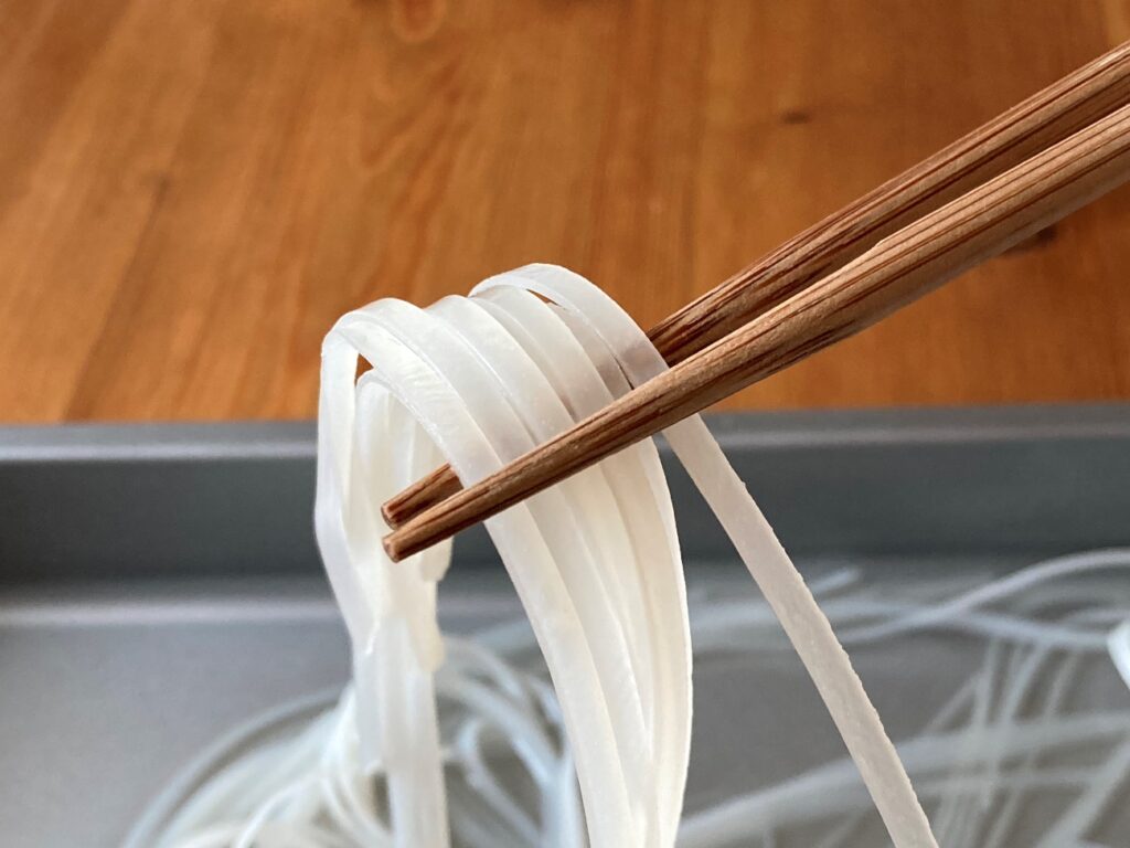 業務スーパーのタイビーフン(センレッグ)は歯ごたえが楽しい乾麺♪ | 業スーおすすめブログ