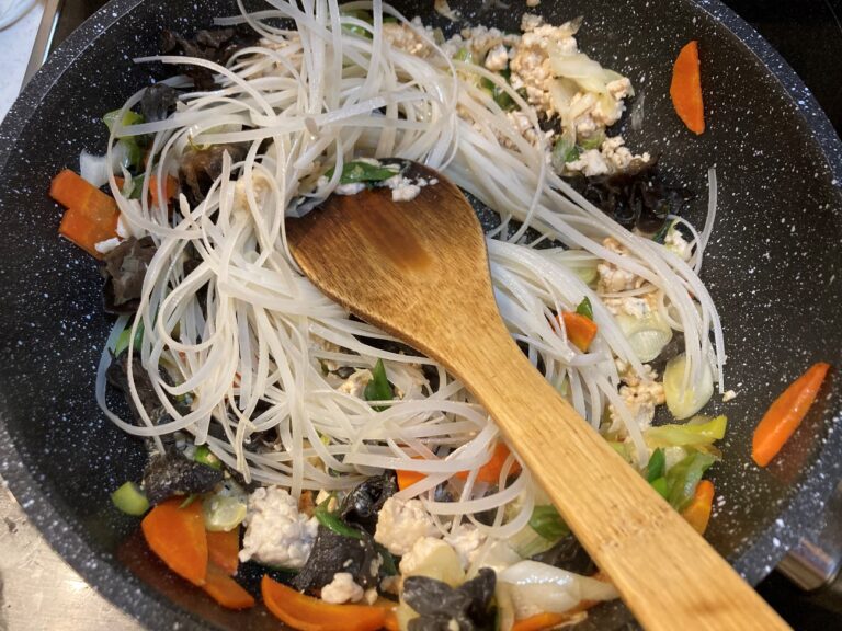 業務スーパーのタイビーフン(センレッグ)は歯ごたえが楽しい乾麺♪ | 業スーおすすめブログ
