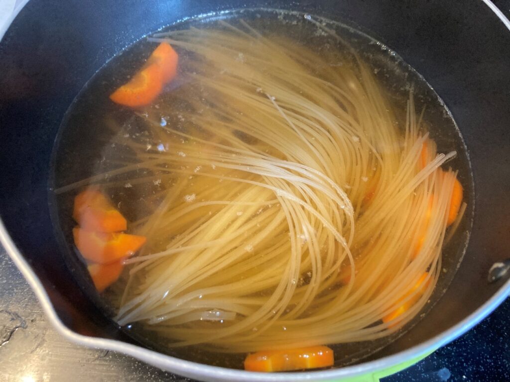 業務スーパーのタイビーフン(センレッグ)は歯ごたえが楽しい乾麺♪ | 業スーおすすめブログ