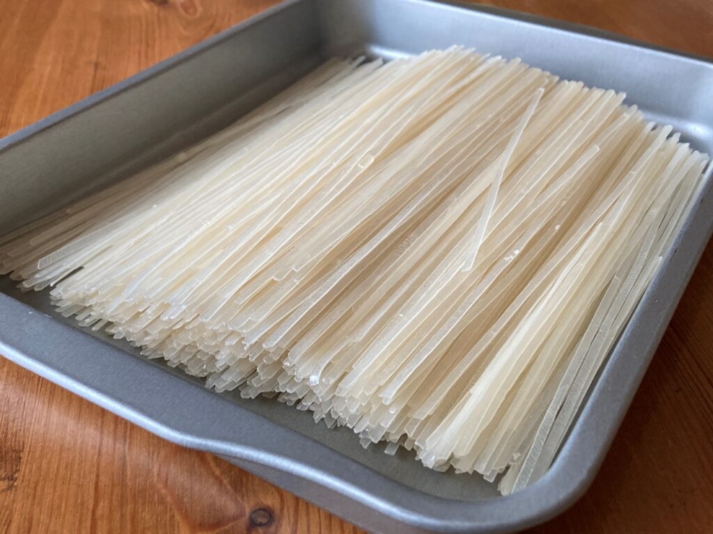 業務スーパーのタイビーフン(センレッグ)は歯ごたえが楽しい乾麺♪ | 業スーおすすめブログ