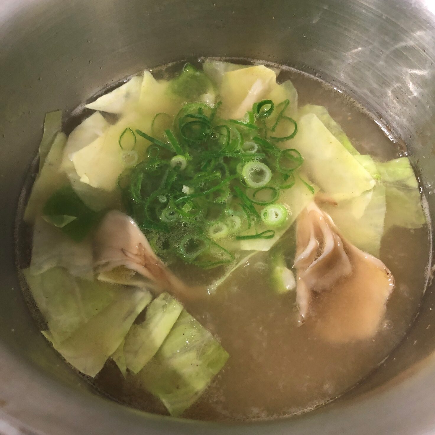 業務スーパーの「本場タイの味 万能調味料」を入れて作るスープ