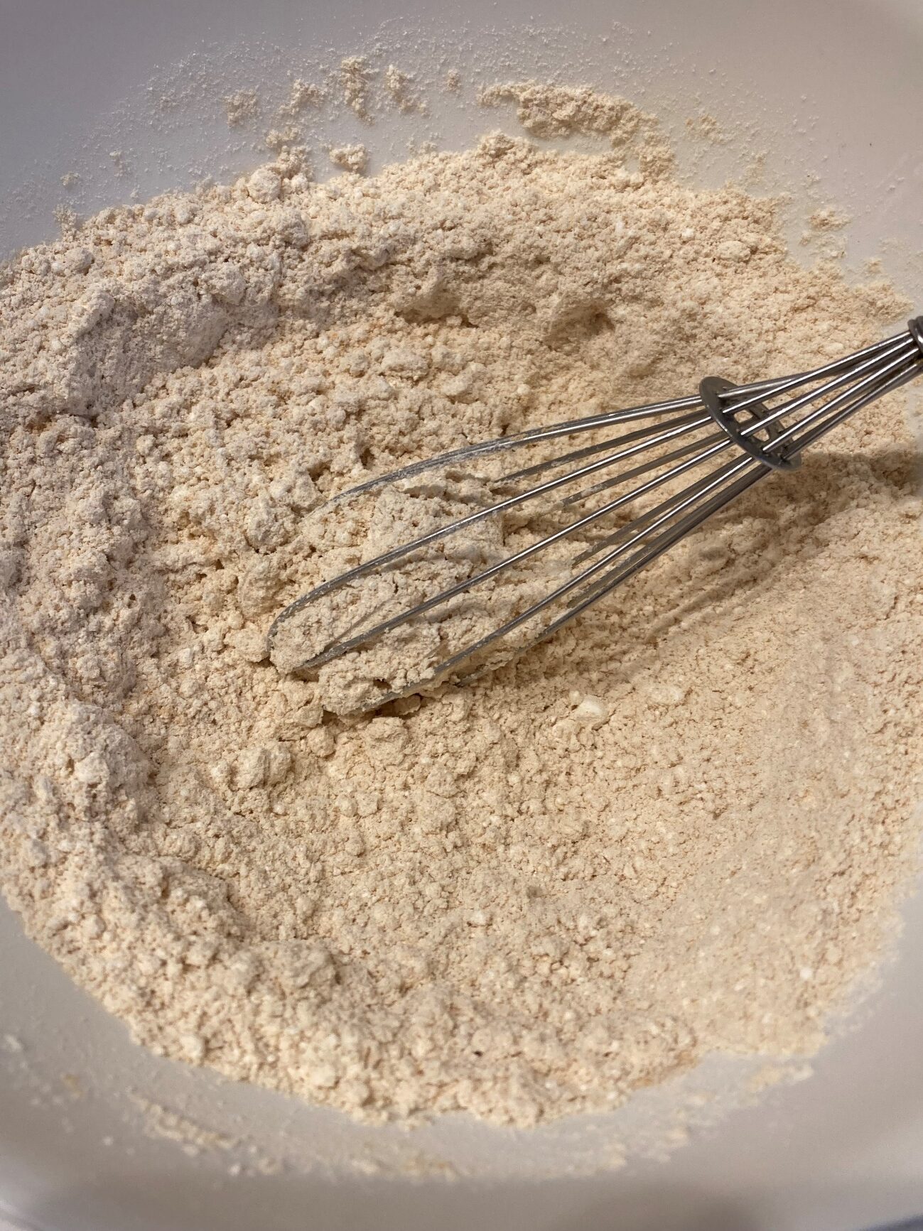 薄力粉・きな粉・インスタントバナナオーレ粉末・砂糖・ベーキングパウダー・塩を混ぜ合わせる