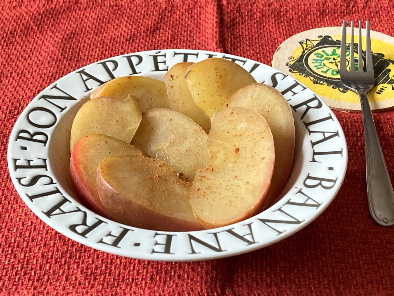 完成した業務スーパーのカモミールティー（はちみつ&レモン）で作ったりんごの紅茶煮