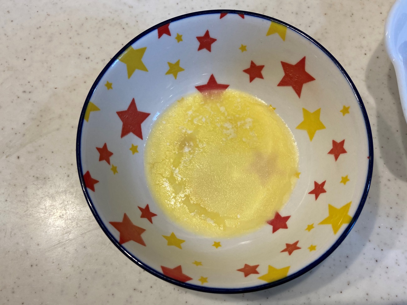 バターをレンジ加熱して溶かす