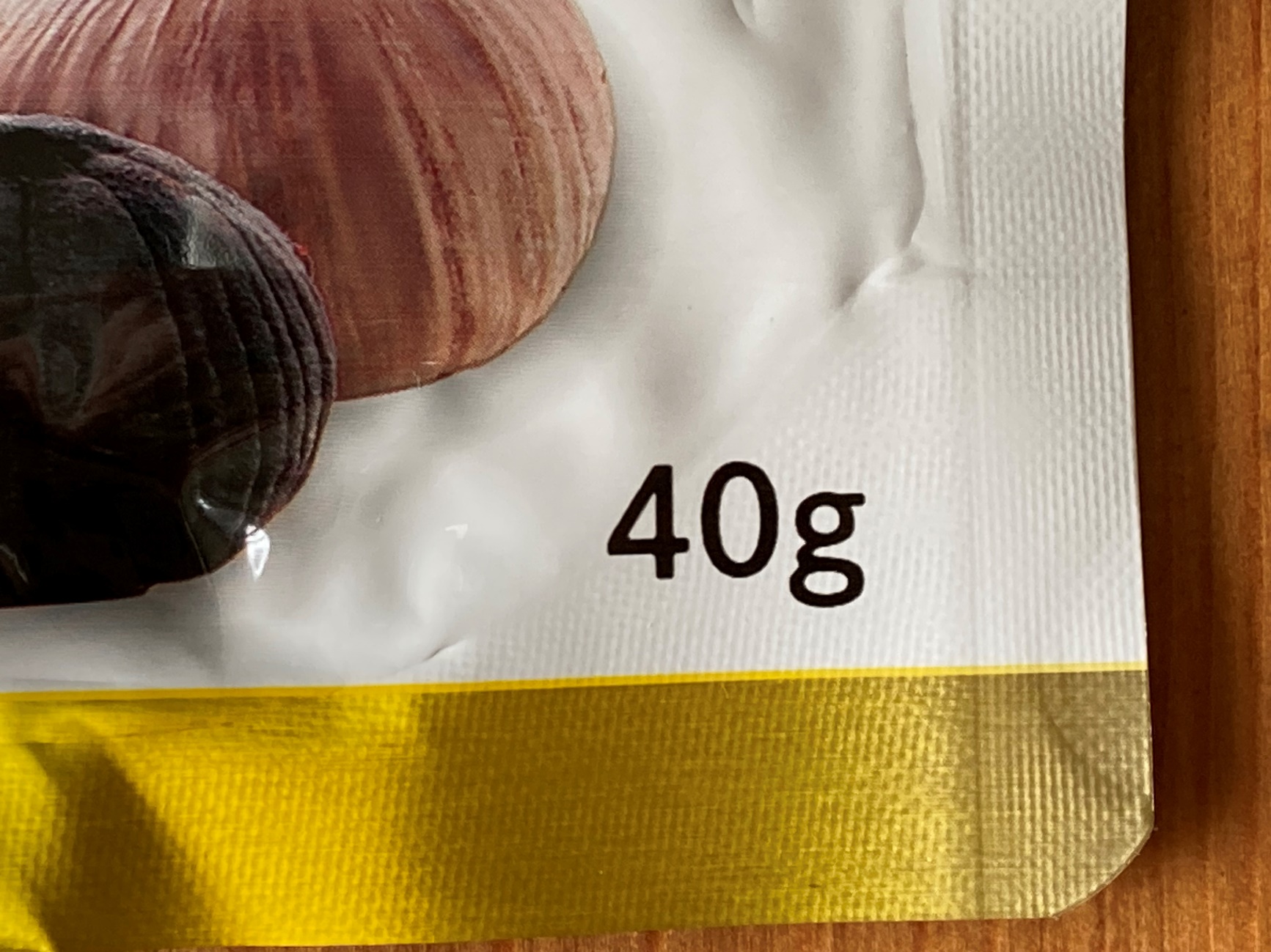 業務スーパーの「小粒で甘みのある黒にんにく」の内容量40gの表記