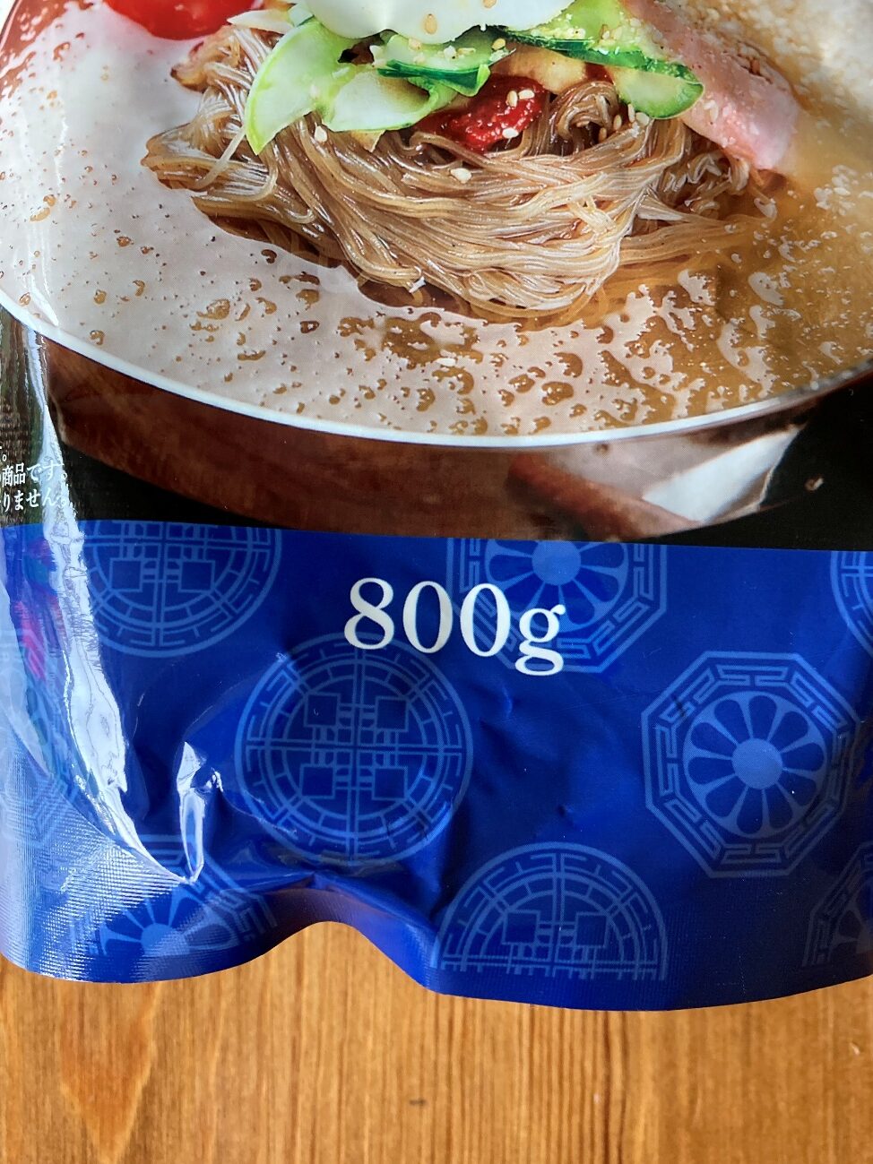 業務スーパーの韓国冷麵のスープの内容量800gの表記
