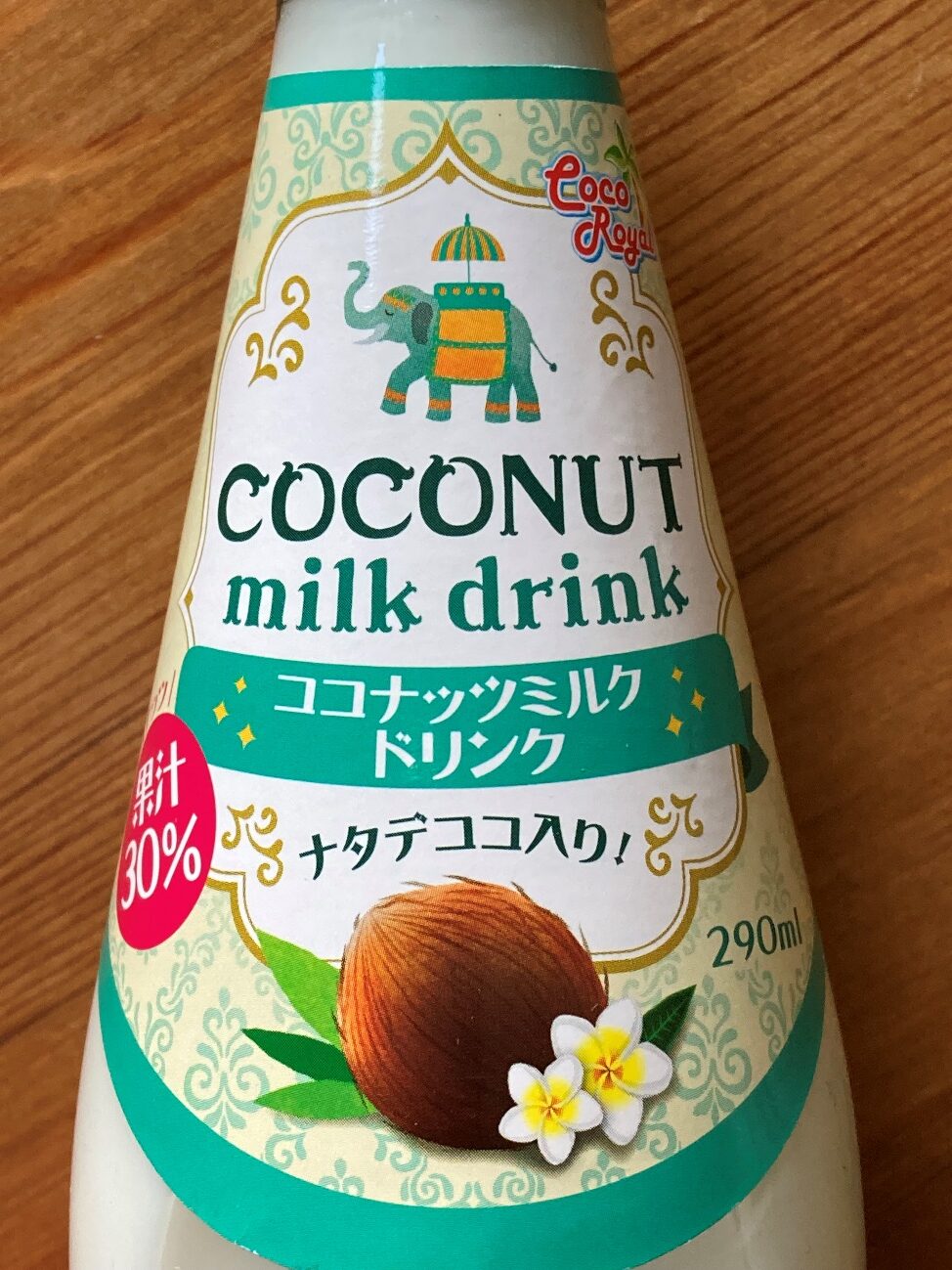 業務スーパーのココナッツミルクドリンクのパッケージのアップ