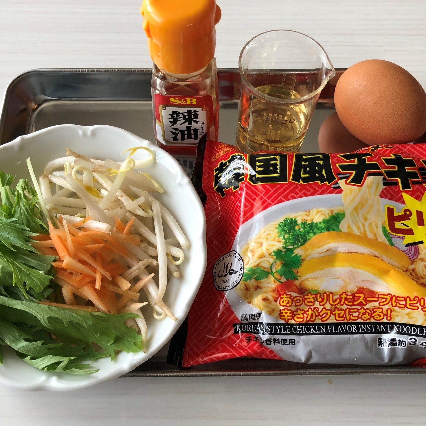業務スーパーのインスタントラーメン（韓国風チキン）で作る酸辣湯麺の材料