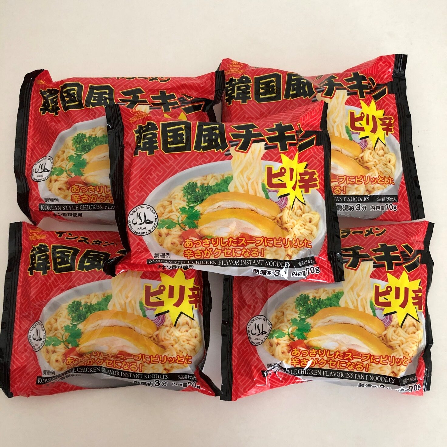 透明な袋から出した業務スーパーのインスタントラーメン（韓国風チキン）5袋