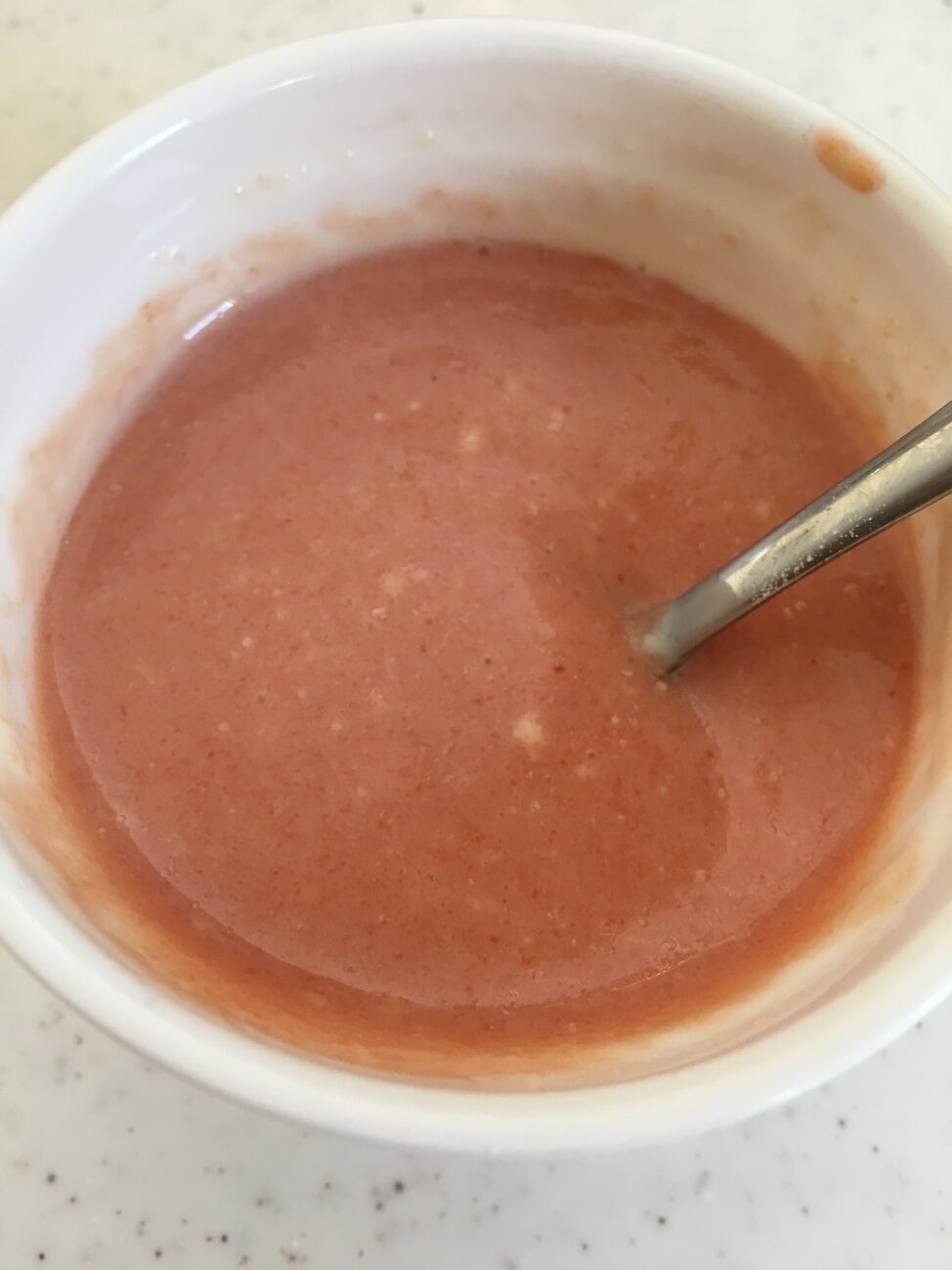 ヨーグルト・豆乳・ケチャップ・砂糖・オリーブオイルを混ぜ合わせて、ドレッシングを作る