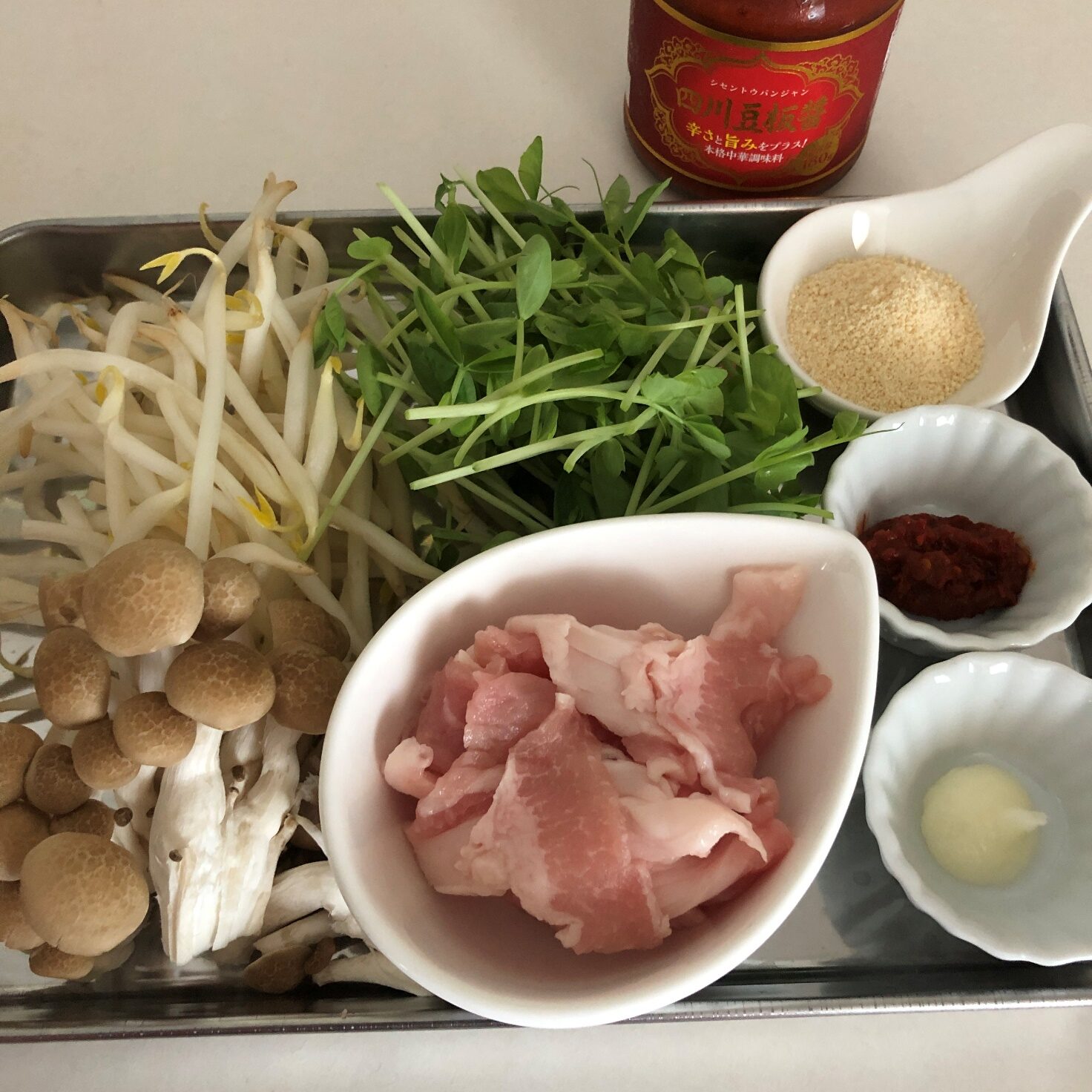 業務スーパーの四川豆板醤で作る中華スープの材料
